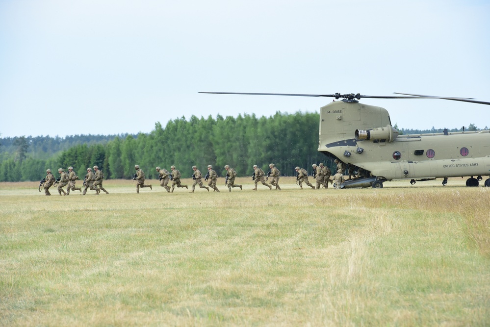 Battle Group Poland U.S. Soldiers conduct air assault training