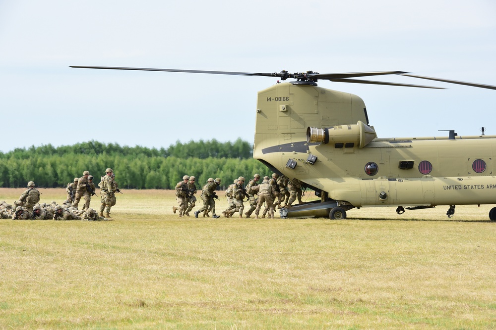 Battle Group Poland U.S. Soldiers conduct air assault training