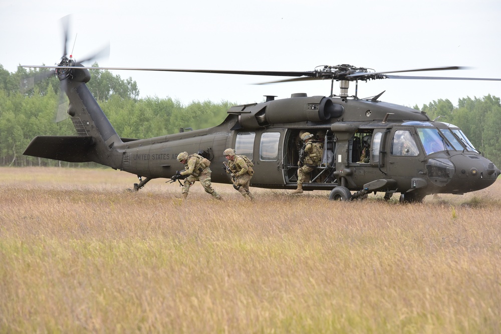 Battle Group Poland U.S. Soldiers conduct air assault training