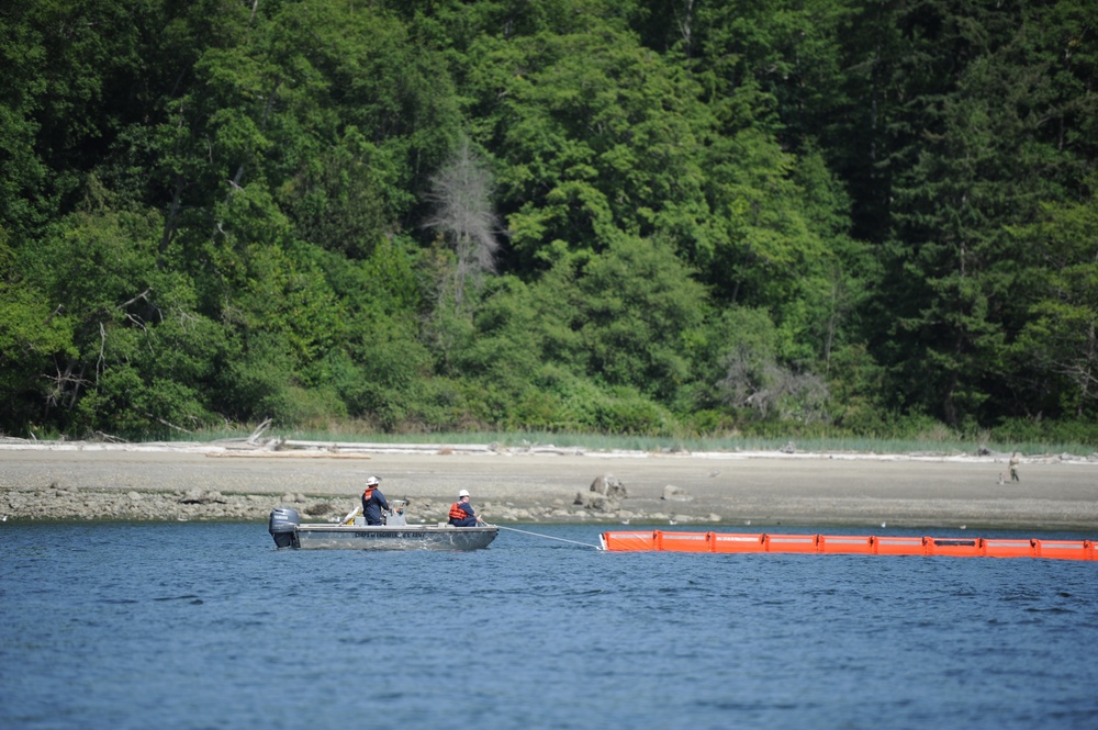 Joint spill response exercise off Blake Island, Wash.