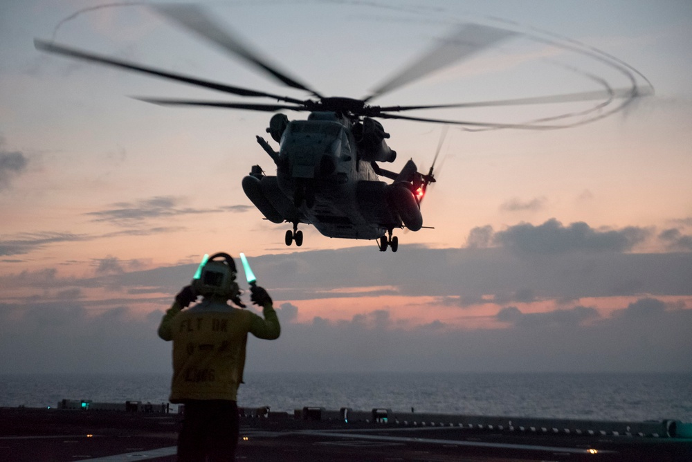 CH-53E Super Stallions of Marine Medium Tiltrotor Squadron 265 Embark USS Bonhomme Richard (LHD 6)