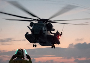 CH-53E Super Stallions of Marine Medium Tiltrotor Squadron 265 Embark USS Bonhomme Richard (LHD 6)