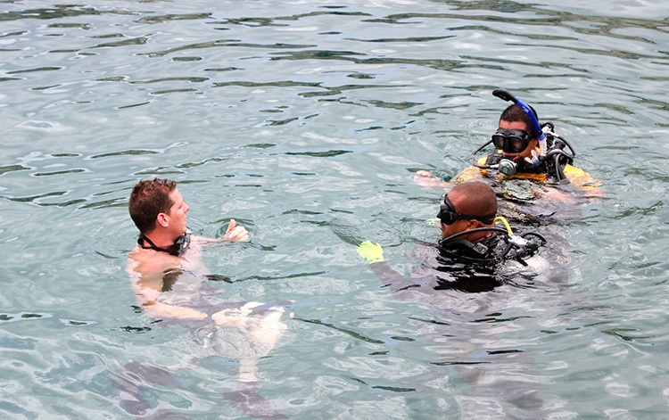 United States Navy Diver 2nd Class, Casey Brown, trains Navy divers from Belize