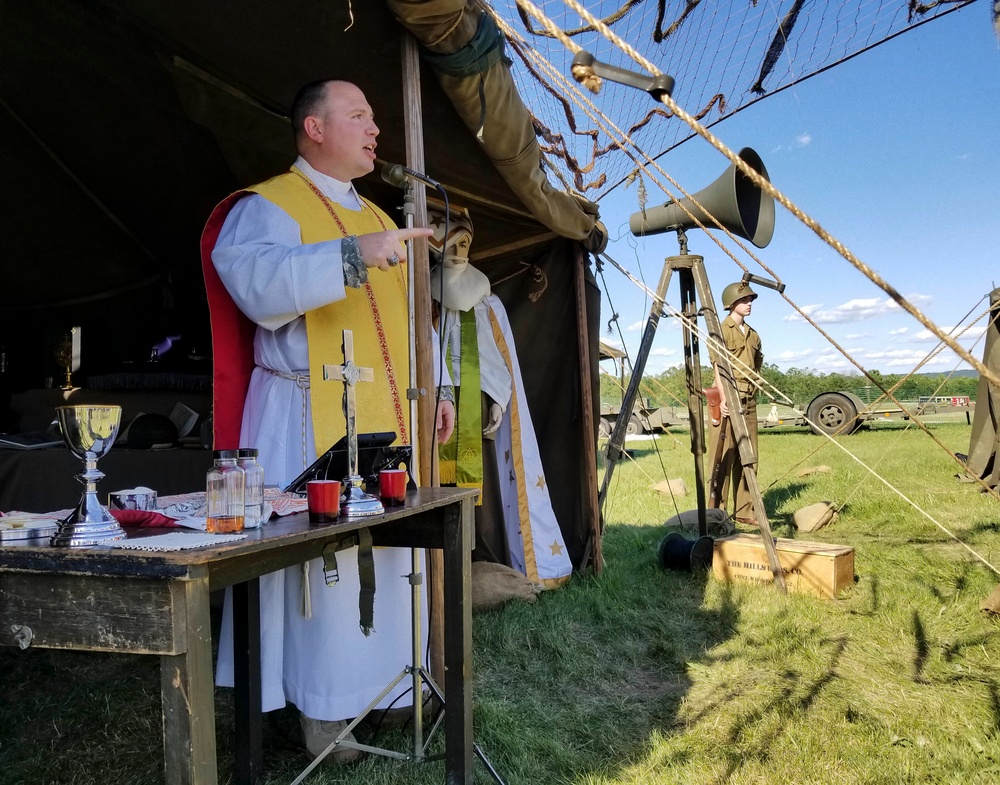 Army Chaplain provides Mass at World War II Weekend event