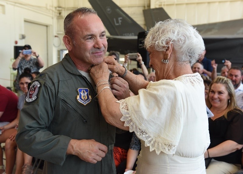 944 FW commander retires after 32 years