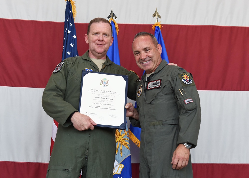 944 FW commander retires after 32 years