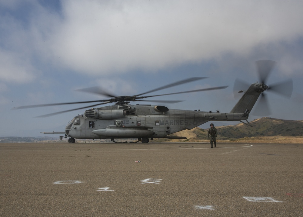 DVIDS - Images - HMH-466 Heavy Lift [Image 1 of 6]