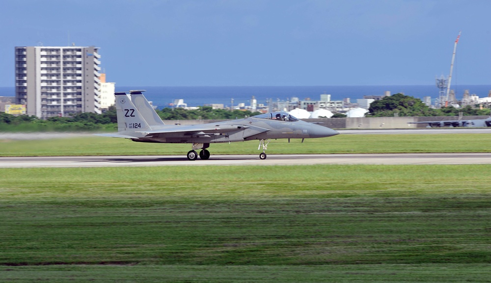 Kadena Aircraft conduct air training