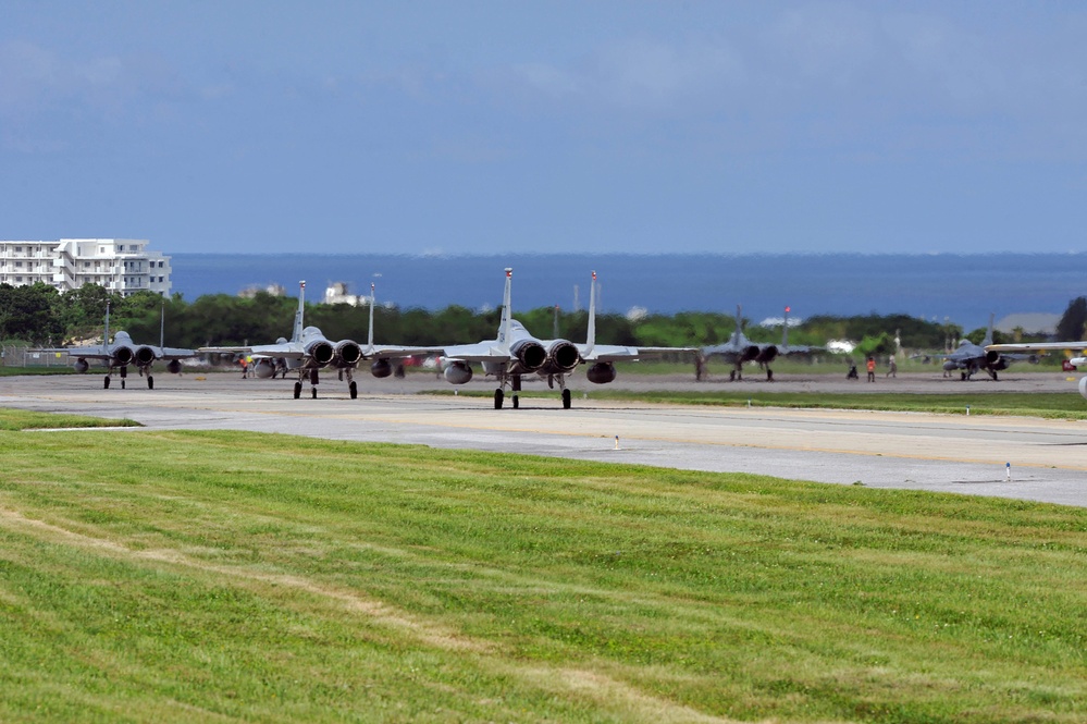 Kadena Aircraft conduct air training