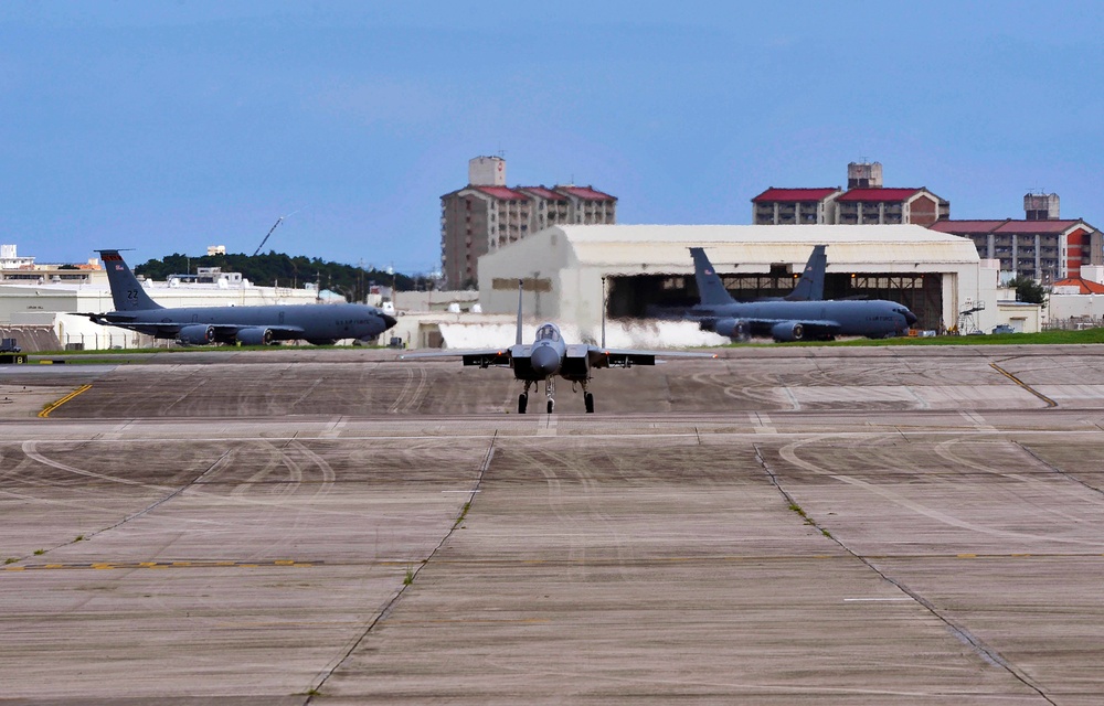 Kadena Aircraft conduct air training