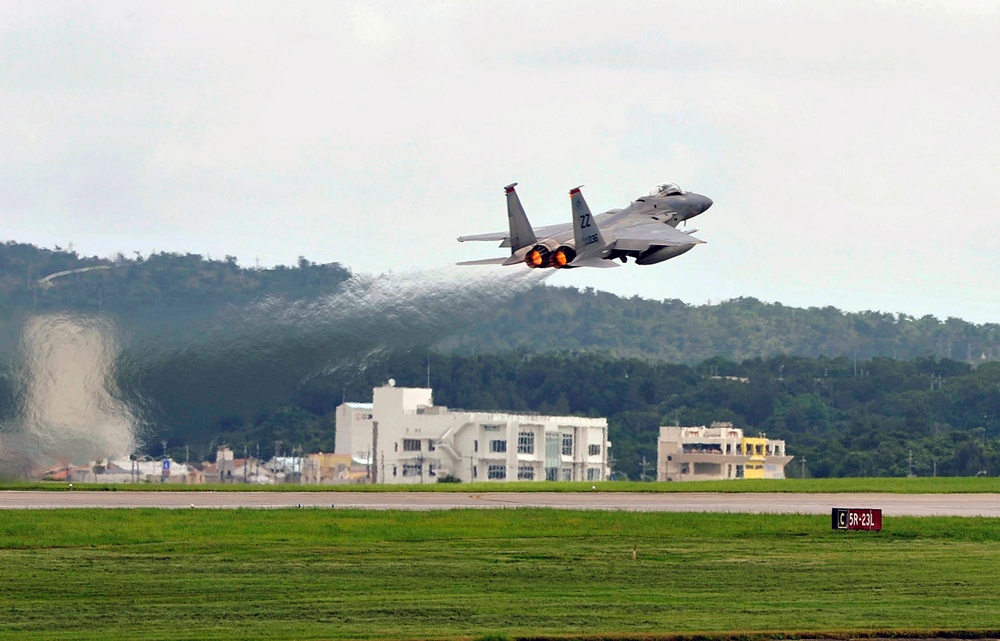 Kadena Aircraft conduct air training