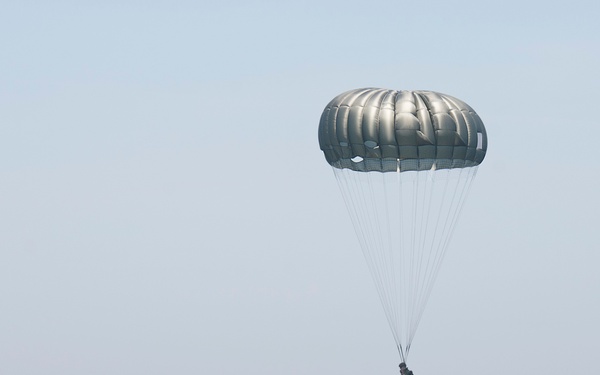 Task Group (TG) 56.1 and U.S. Airforce conduct a static line jump.