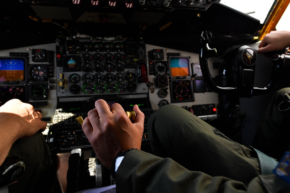 KC-135 Stratotanker refuel