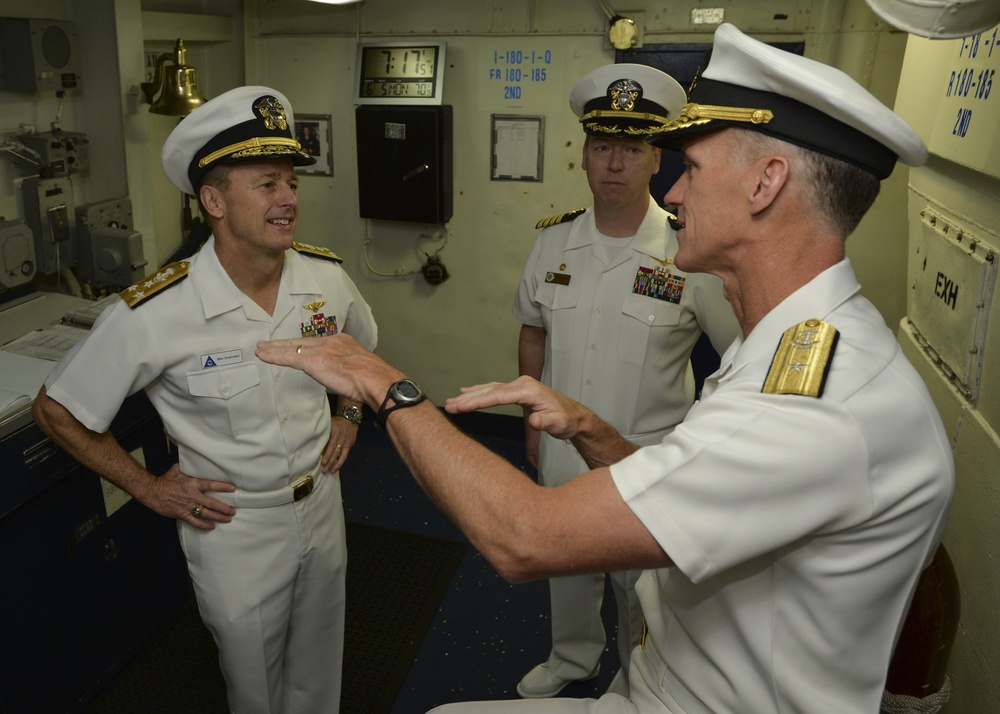 DVIDS - Images - Nimitz Welcomes Vice Adm. Shoemaker [Image 6 of 21]