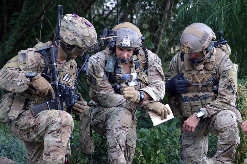 Soldiers, Airmen conduct joint air assault operations