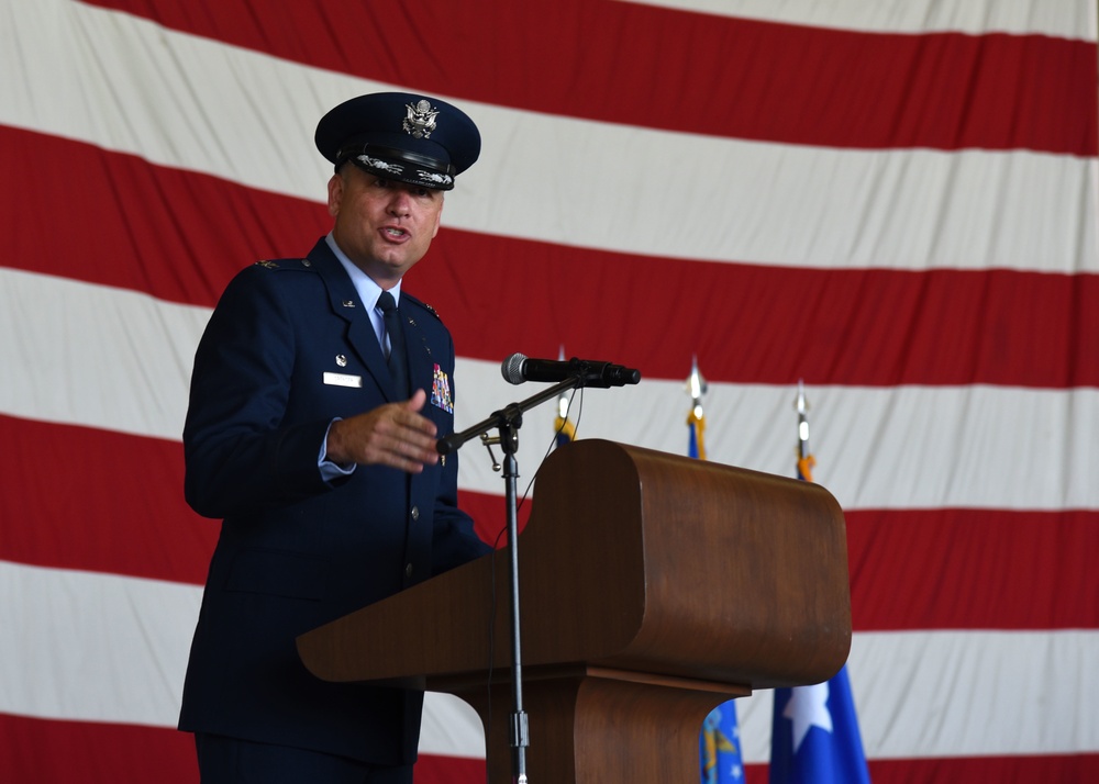 Col. Spencer assumes command