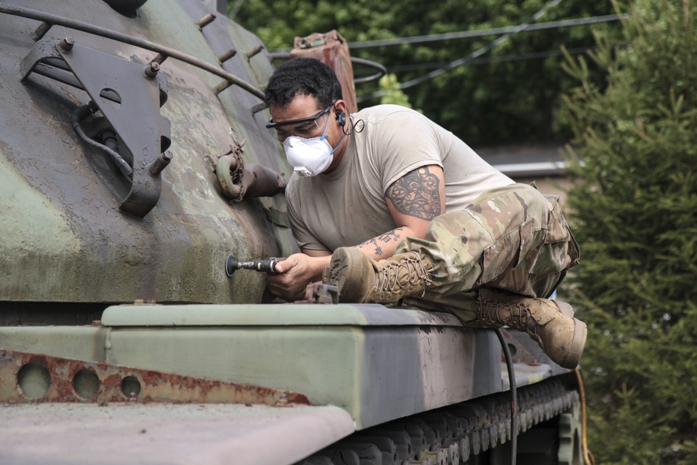 Maintenance Soldiers renew memorials