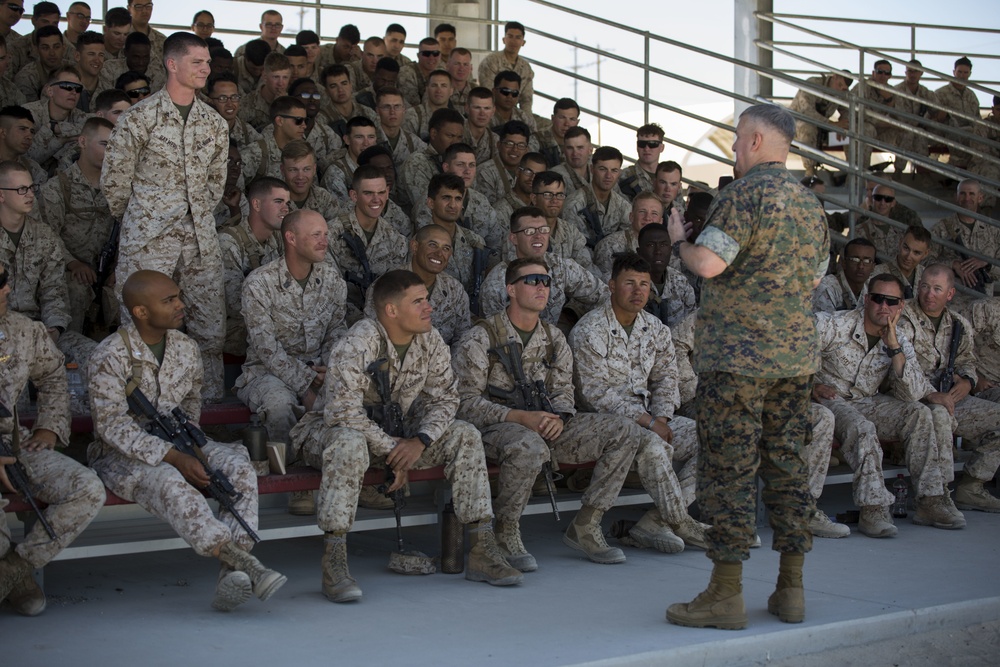 Gen. Walters meets with 29 Palms Marines