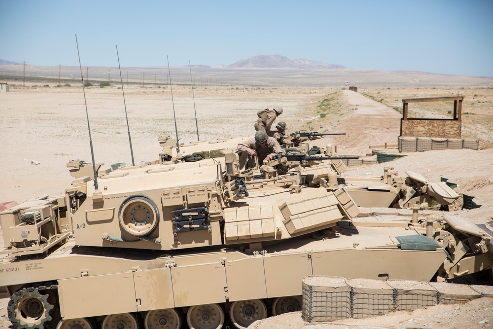 MAGTF-3 Marines prepare weapon systems for ITX 3-17