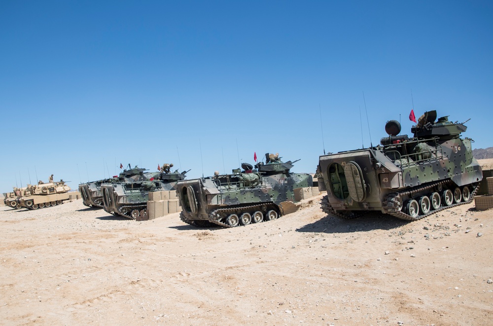 MAGTF-3 Marines prepare weapon systems for ITX 3-17