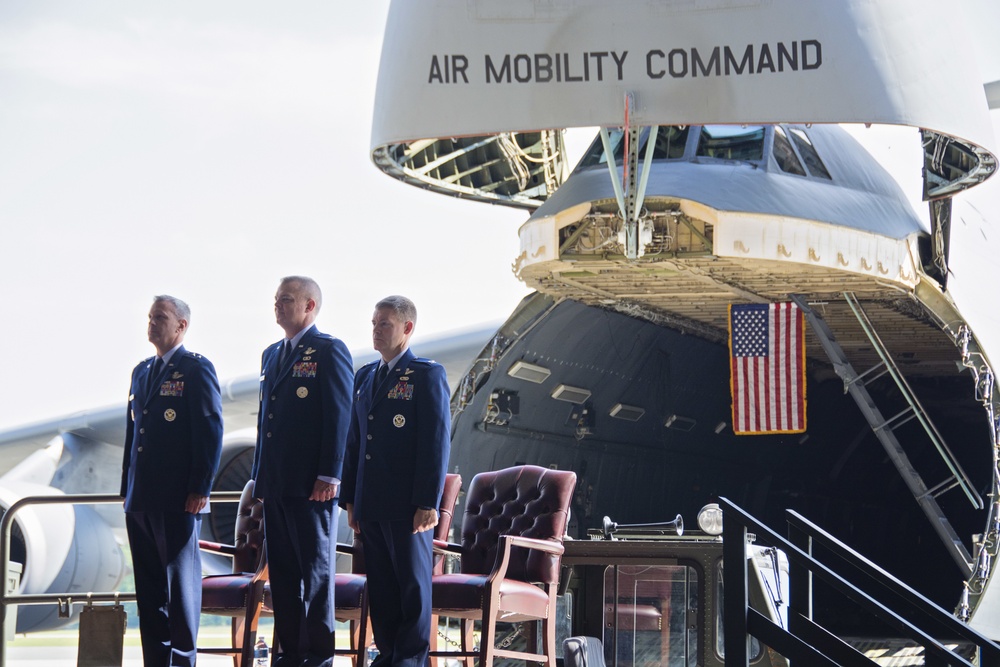 512th Airlift Wing Gets New Commander