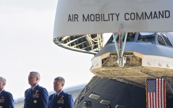 512th Airlift Wing Gets New Commander