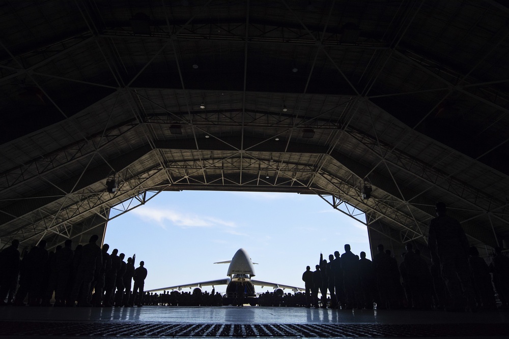 512th Airlift Wing Gets New Commander