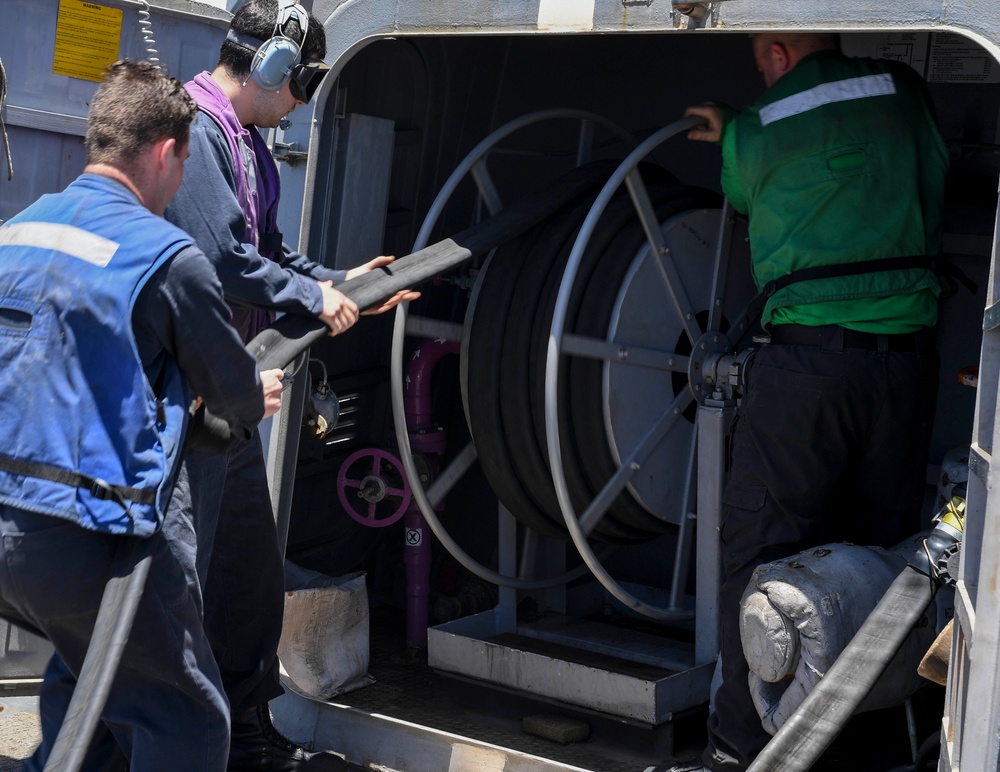 USS Wayne E. Meyer Conducts Flight Quarters