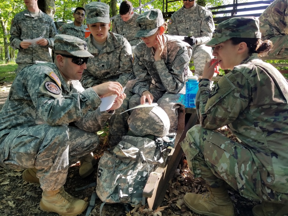 213th RSG Soldiers practice land navigation