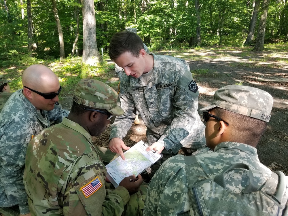 DVIDS - Images - 213th RSG Soldiers practice land navigation [Image 3 of 5]