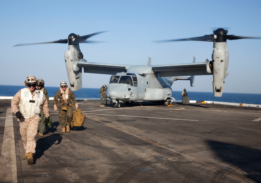 Special Purpose MAGTF-CR-AF visits LPD 19