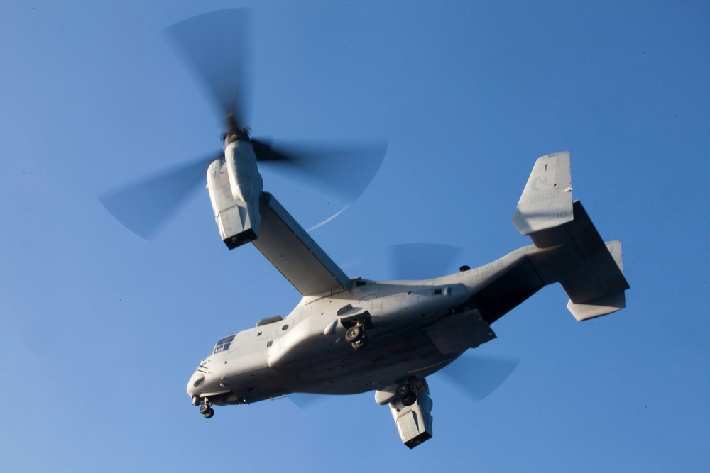 Special Purpose MAGTF-CR-AF visits LPD 19