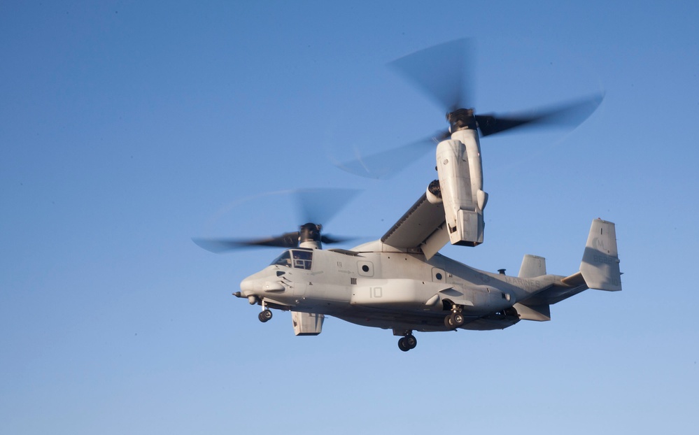 Special Purpose MAGTF-CR-AF visits LPD 19