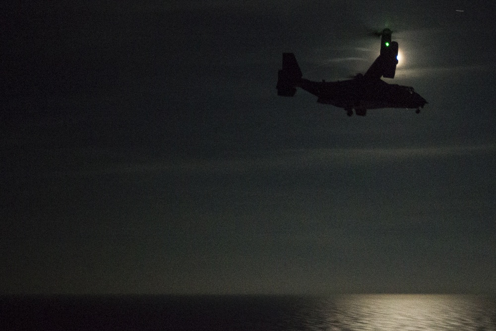 VMM-265 (Rein.) pilots refine night takeoff, landing aboard BHR