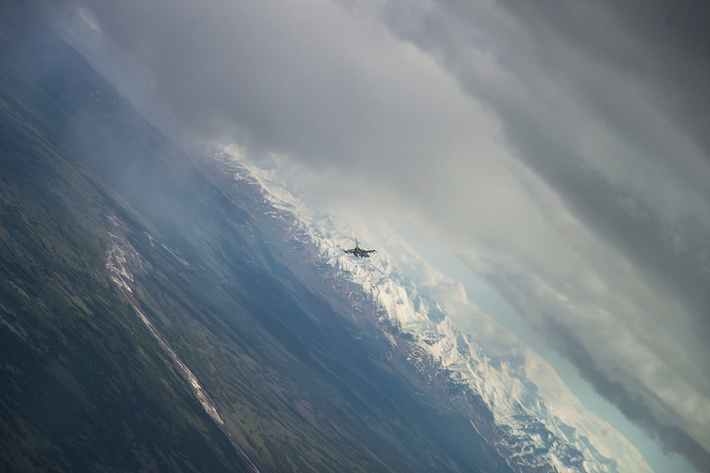 Pilots, maintainers prepare for RED FLAG during Distant Frontier