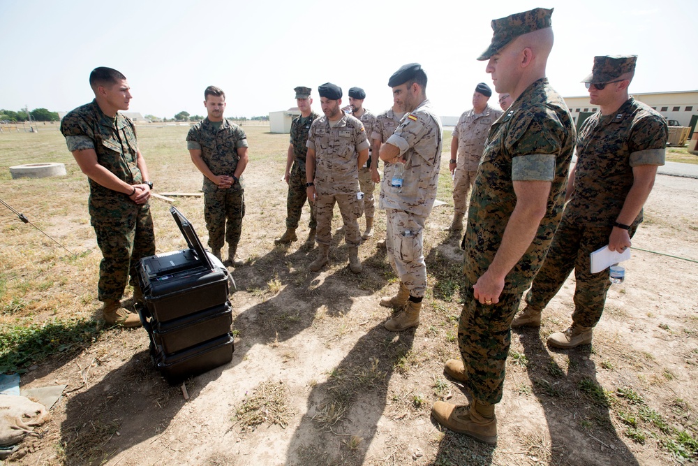 SPMAGTF-CR-AF CO welcomes SEADA CO to Marine Corps Static Display
