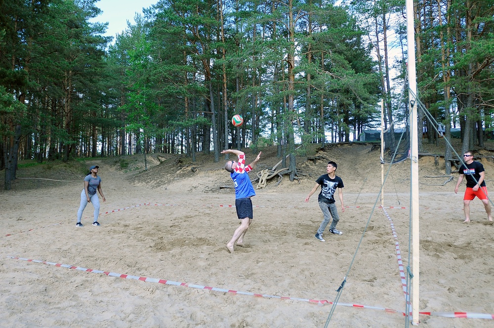 Multinational forces enjoy organizational day during Saber Strike 17