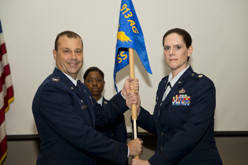 913th Force Support Squadron gets new commander