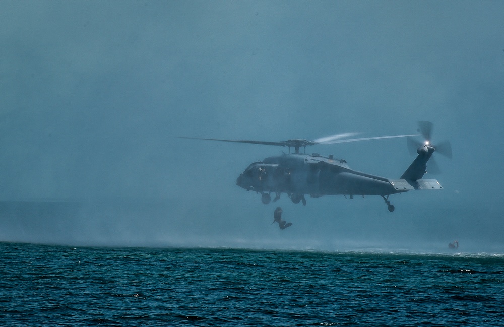 Air Force Special Tactics integrate into Marine Raider training