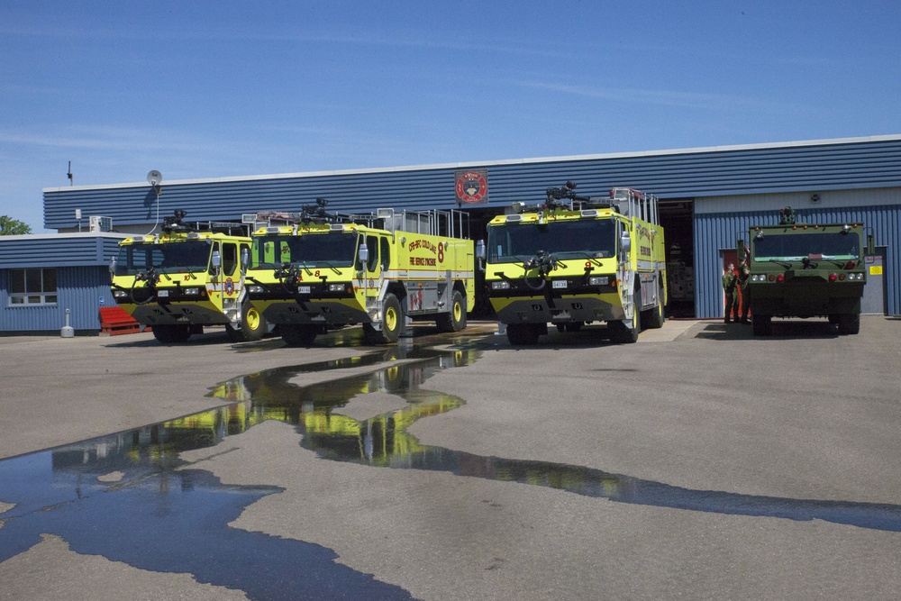 Royal Canadian Air Force Firefighters Train with MWSS-473 crash fire and rescue Marines