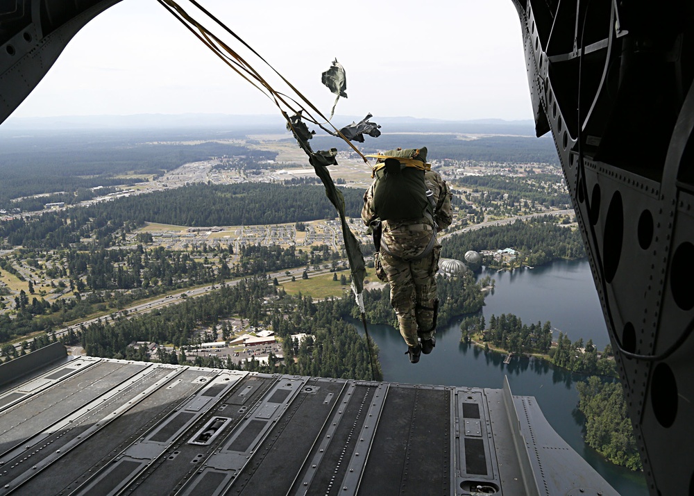 1st Special Forces Group (Airborne) water jump