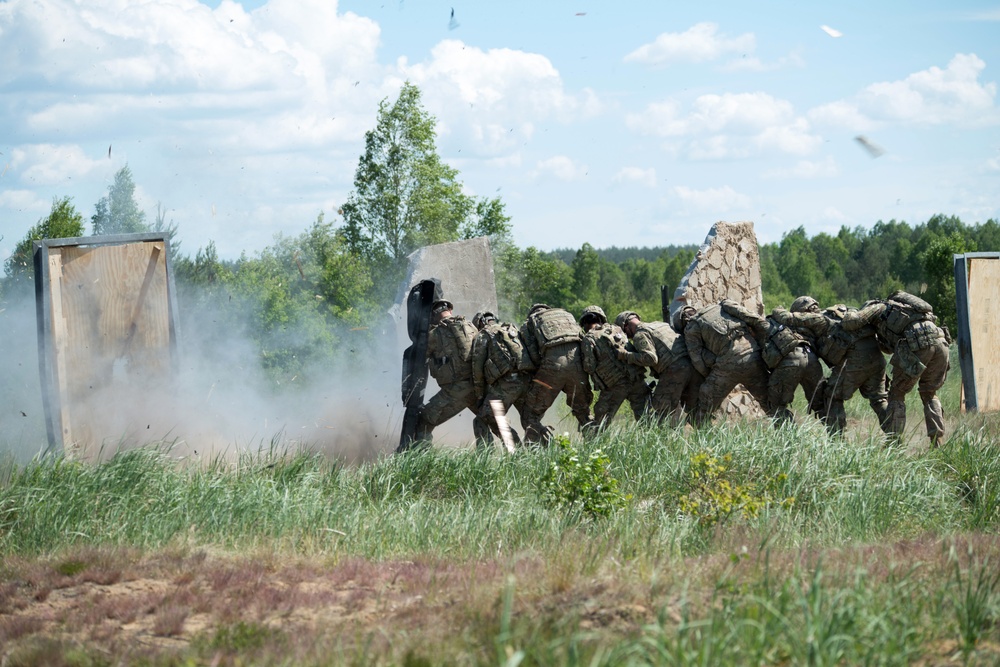 DVIDS - Images - Battle Group Urban Breach Training [Image 2 of 26]