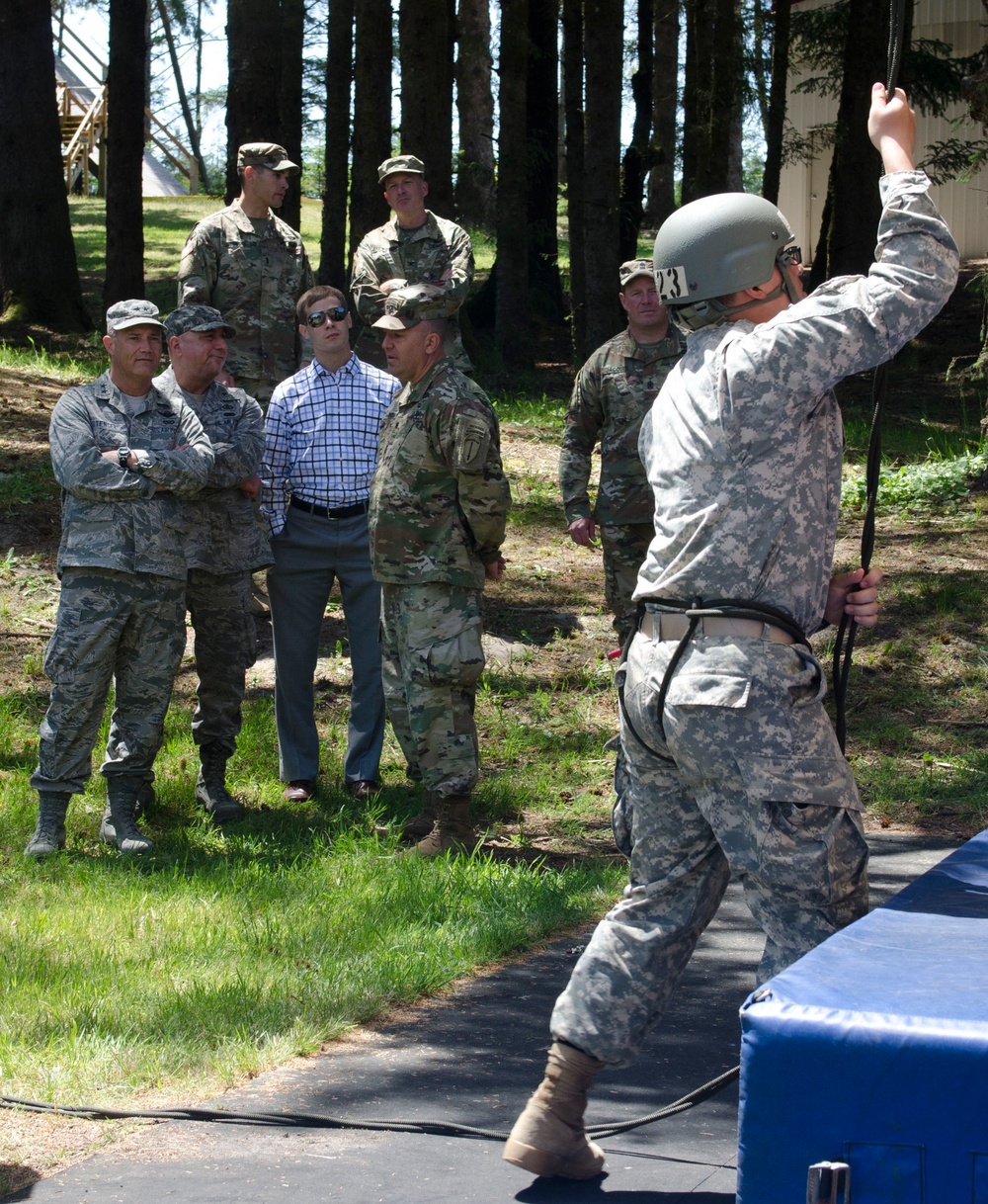 Oregon's military leaders observe Air Assault students