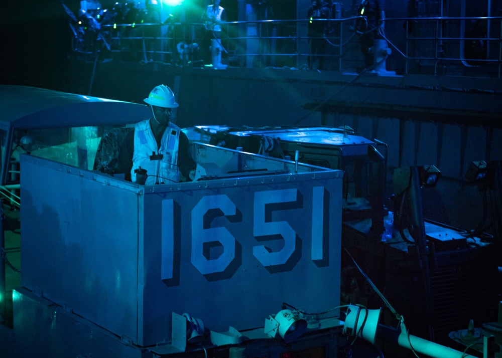 USS Ashland Conducts Well Deck Ops