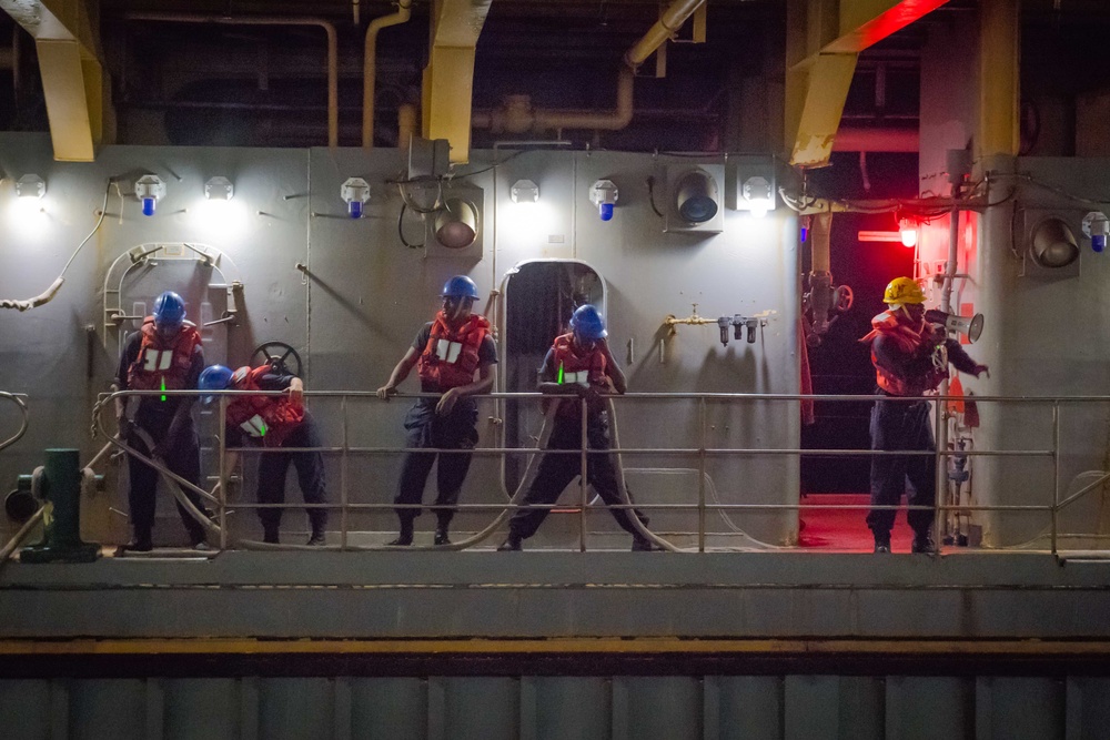 USS Ashland Conducts Well Deck Ops