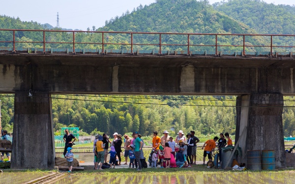 Station residents plant rice with Japanese locals