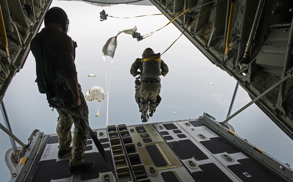 TG 56.1 Conducts A Static Line Jump