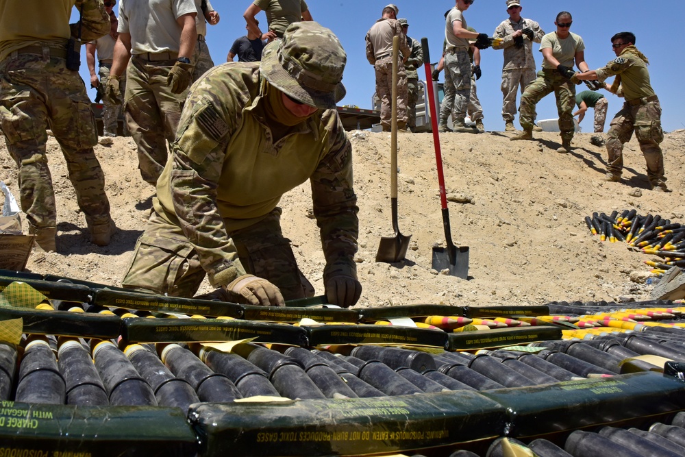 USAF, USMC EOD conduct operations together