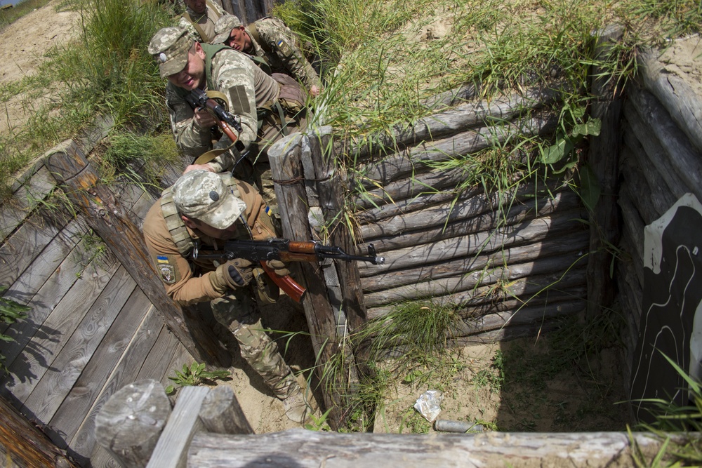 Trench clearance training in Ukraine