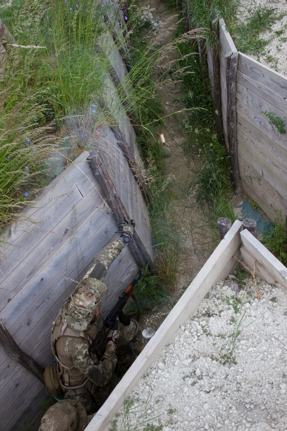 Trench clearance training in Ukraine